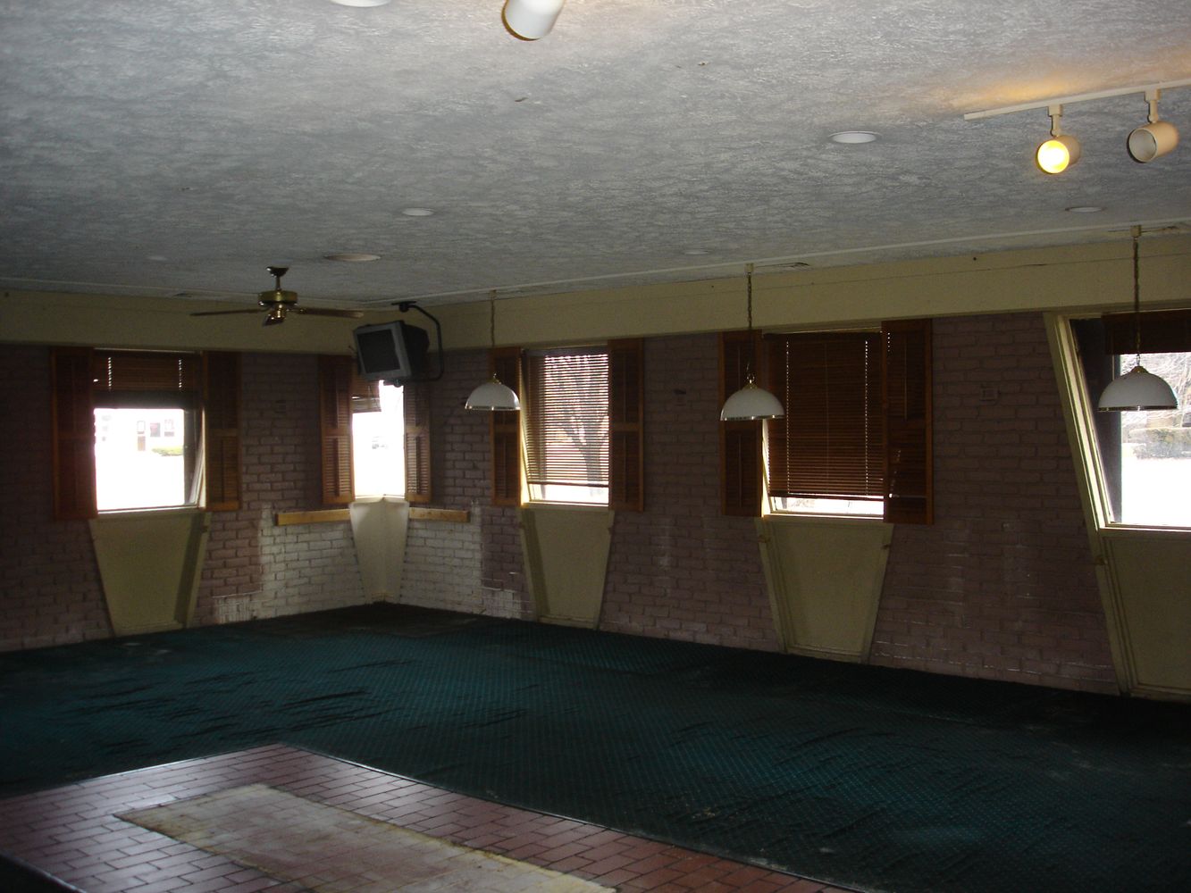 613 E Main St, Carbondale, IL 62901